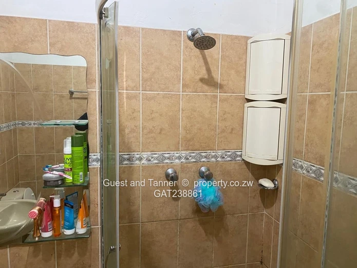 Prime Avondale Garden Flat - 2 Bedrooms, Garage, Front and Back Gardens