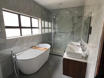 3 Bedroom Flat & Apartment