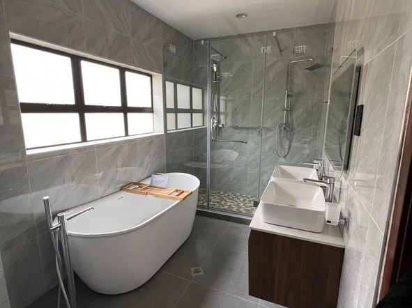 3 Bedroom Flat & Apartment