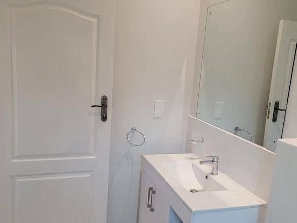 2 Bedroom Flat & Apartment