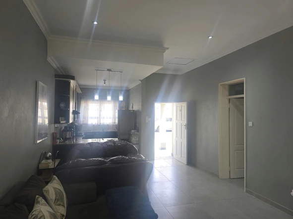 2 Bedroom Flat & Apartment