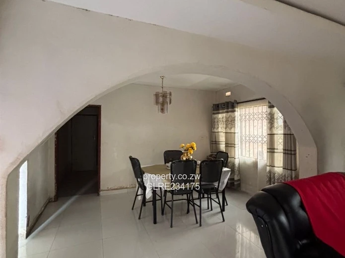 5-Bedroom Semi-Furnished Gem – Sandtone Phase?2