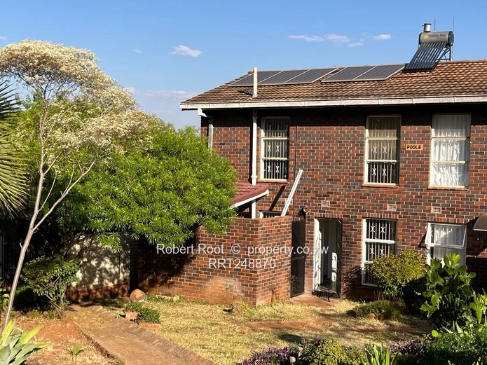 2 bed garden flat in Greystone Park