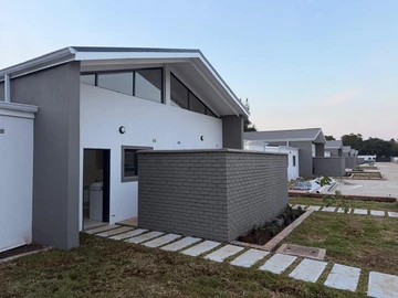 2 Bedroom Flat & Apartment