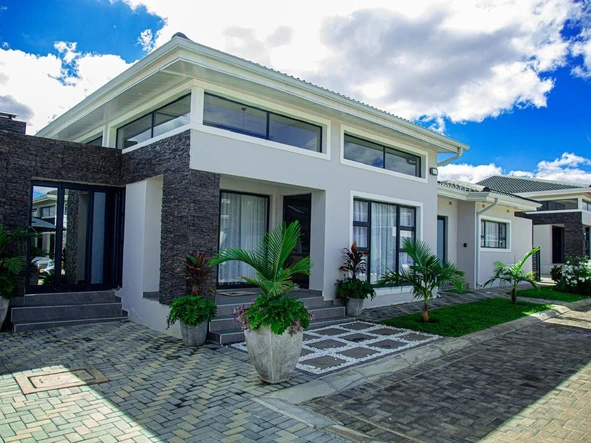 3 Bedroom Flat & Apartment