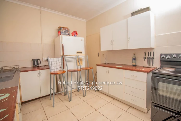 Greystone Park: Furnished 4-bed with Pool & Borehole