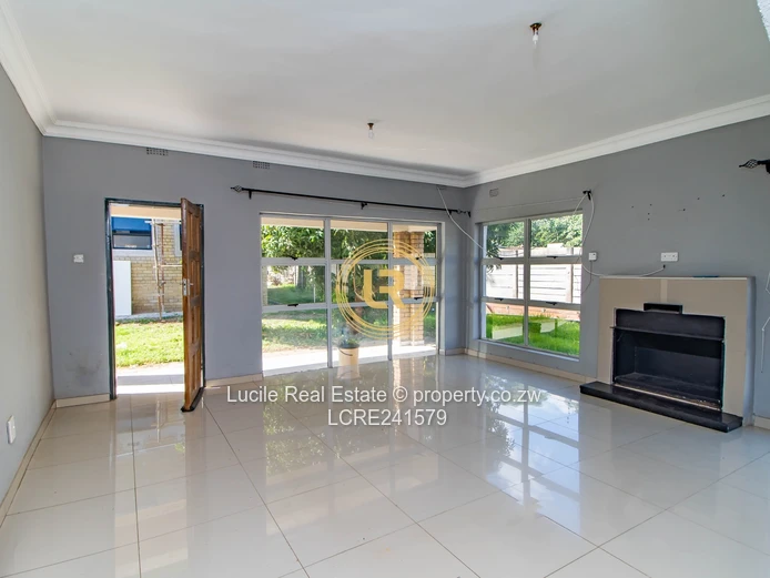 Modern 3 - bedroom House with En-Suite Bathrooms