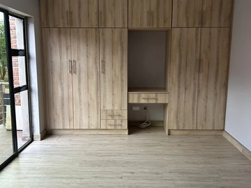 3 Bedroom Flat & Apartment