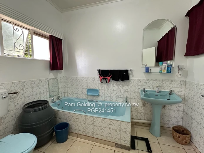 Fabulous Family Home In Famona