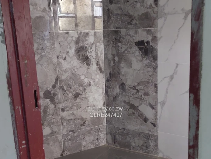 Near-finished 5BR Carrick Creagh Home — Borehole, 1000m²