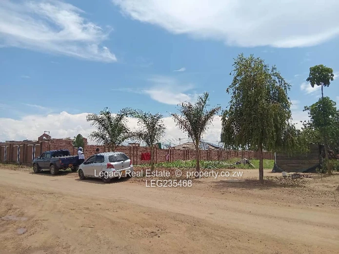 Build Big in Haydon Park with this Walled & Serviced Stand