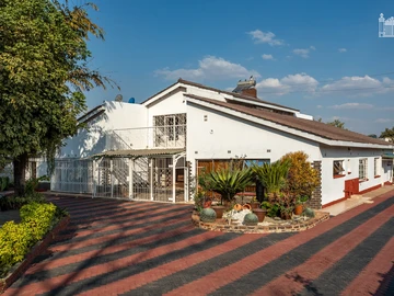 6 Bedroom House