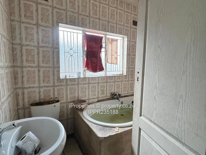 4-Bedroom Home for Sale in Glen View 1 Riverside – Secure, Solar-Powered & Well-Maintained