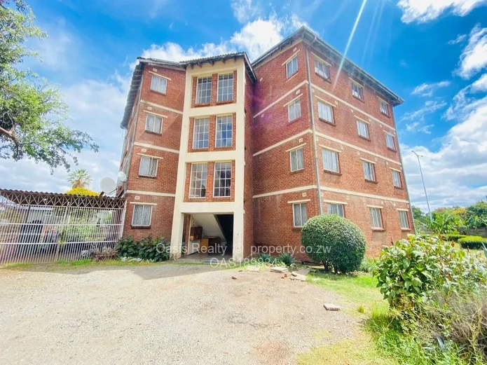 Conviniently located 3 beds apartment for rent