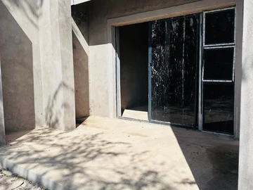2 Bedroom Flat & Apartment
