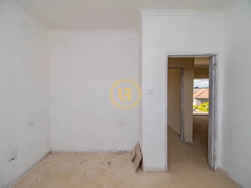 2 Bedroom Flat & Apartment