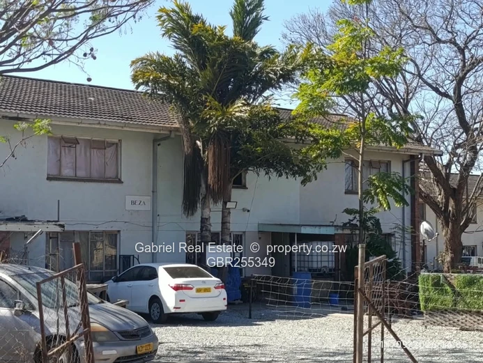 Prime Masvingo CBD Office/flat currently being used as a Driving school, Car wash and restaurant.