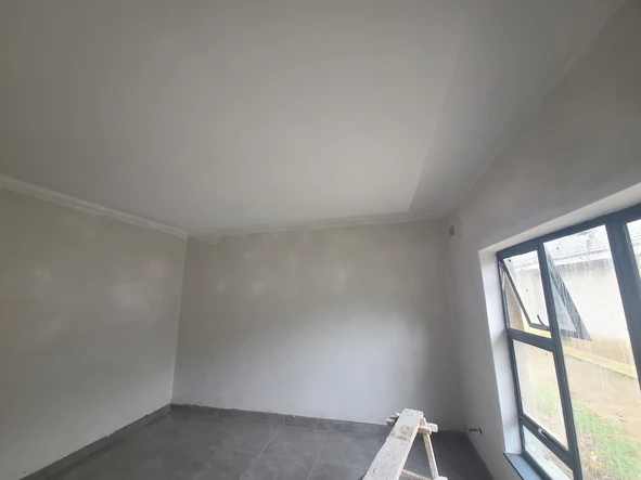 2 Bedroom Flat & Apartment