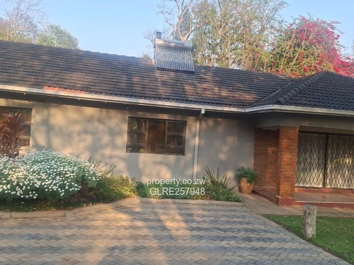 Spacious 5-Bed Home in Marlborough – Large Garden & Borehole