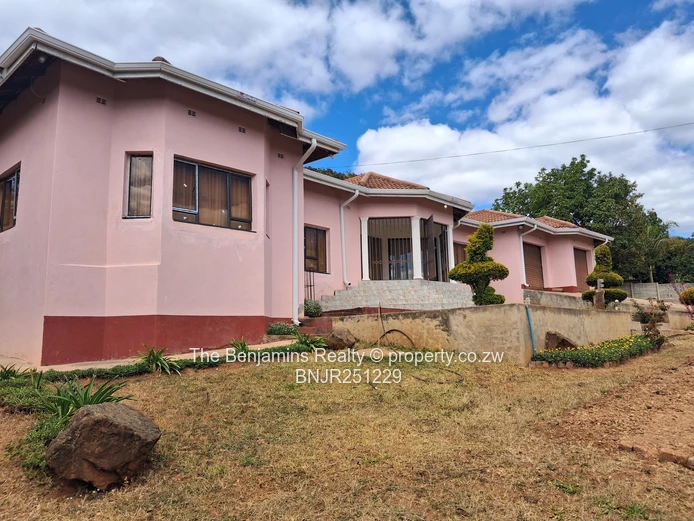 5 Bed Family Home in Quinnington