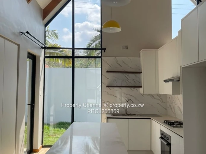 Stunning 3-Bed Home with Vaulted Beams & Kitchen Island