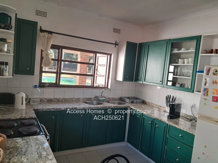 A charming Residence close Kew Drive and Ridgeway North  (Sole Mandate)