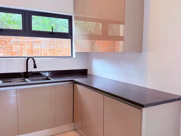 3 Bedroom Flat & Apartment