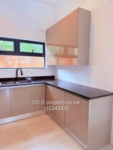 Townhouse to rent in Borrowdale 