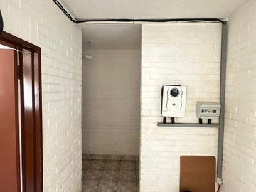 2 Bedroom Flat & Apartment