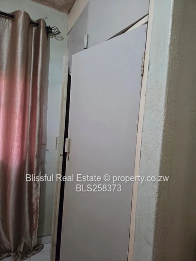 Mufakose 2-Bed Apartment - Tiled Floors & Fitted Kitchen (Sole Mandate)