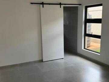 3 Bedroom Flat & Apartment