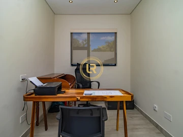 3 Bedroom Flat & Apartment