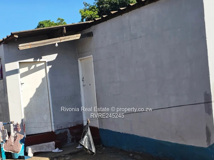 Glen Norah 2BR Home with Borehole and Yard