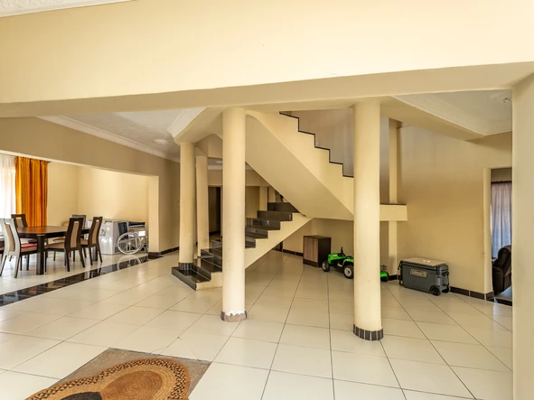 5 Bedroom House