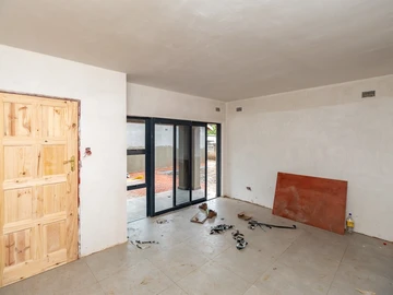 2 Bedroom Flat & Apartment