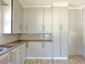 3 Bedroom Flat & Apartment