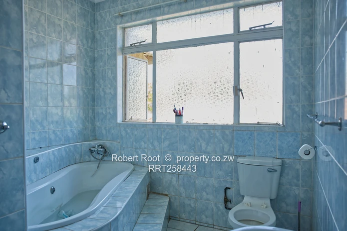 Spacious 5-Bed Westgate Home with Borehole & Large Bedrooms