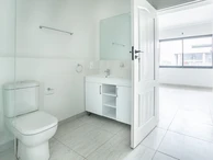 2 Bedroom Flat & Apartment