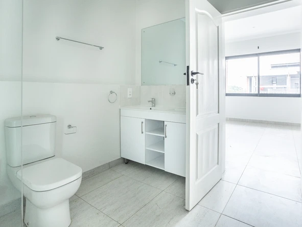 2 Bedroom Flat & Apartment