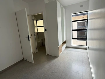 2 Bedroom Flat & Apartment