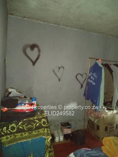 3-Bed Brick Bungalow in Kuwadzana, Harare - Yard & Parking