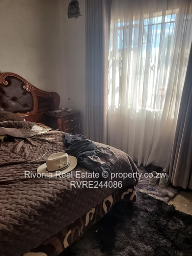 Neat 5beds on 300sqm Budiriro 3