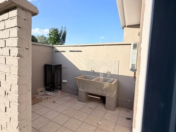 2 Bedroom Flat & Apartment