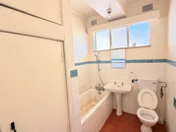 2 Bedroom Flat & Apartment