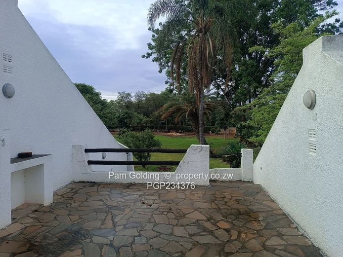 Stunning Waterfront Home – Peninsula Mazvikadei! (Sole Mandate)