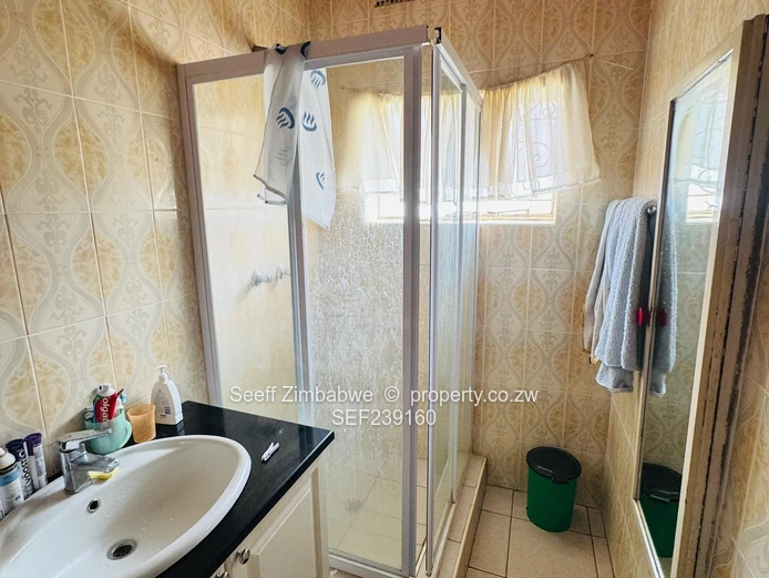 3-Bedroom Beauty in Upper Hillside: Also suitable for Commercial use! (Sole Mandate)