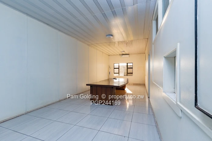 Versatile Industrial Property on 4946sqm