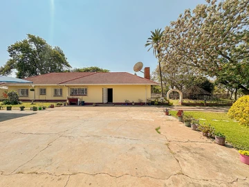 6 Bedroom House