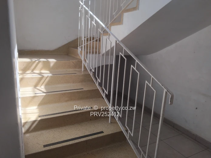 3 bedrooms flat upstairs downstairs 