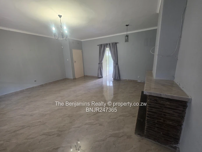 Secure Garden Flat In Avondale
